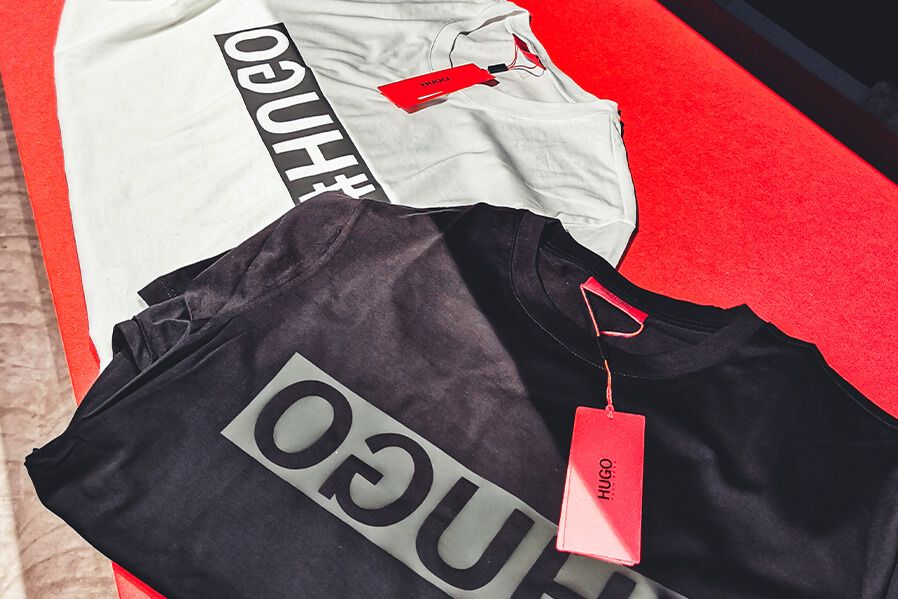 Merchandiseartikel von Hugo Boss mit Aufdruck
