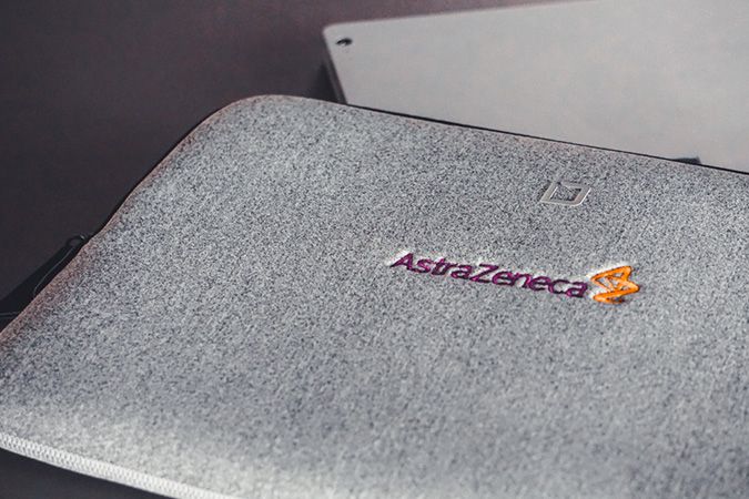 Bestickte Laptoptasche mit Firmenlogo